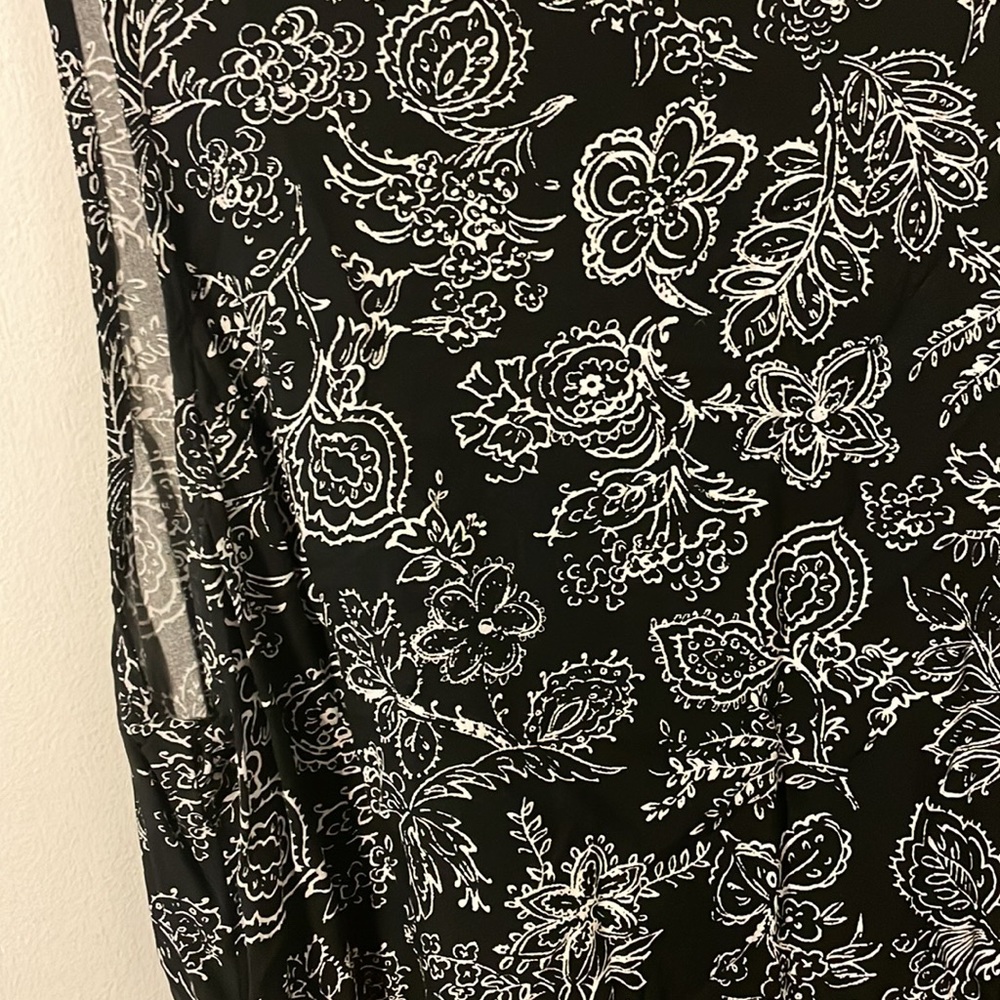 Black and White Dress - Picture 2 of 4